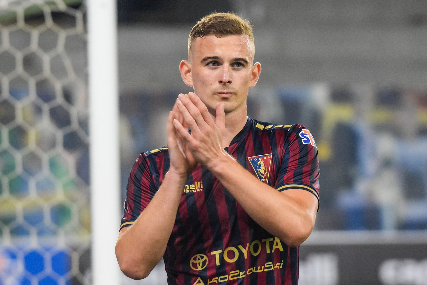 Sensacyjny transfer Kacpra Kozłowskiego? Media: Gigant Premier League zainteresowany Polakiem