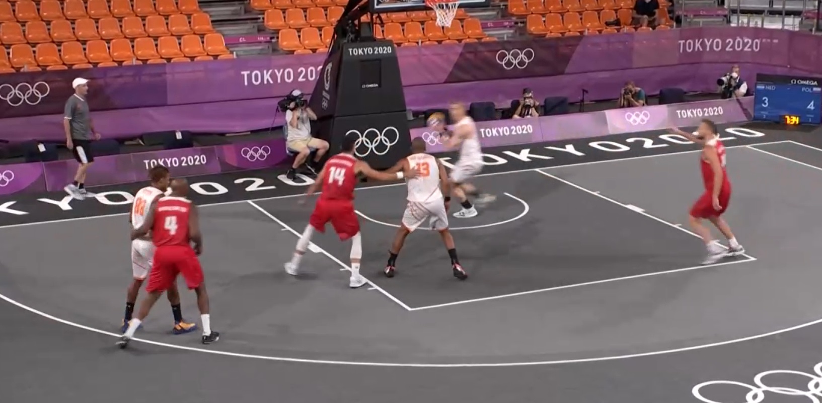 Kolejna porażka polskich koszykarzy podczas turnieju olimpijskiego. Wielkie emocje w dogrywce [WIDEO]