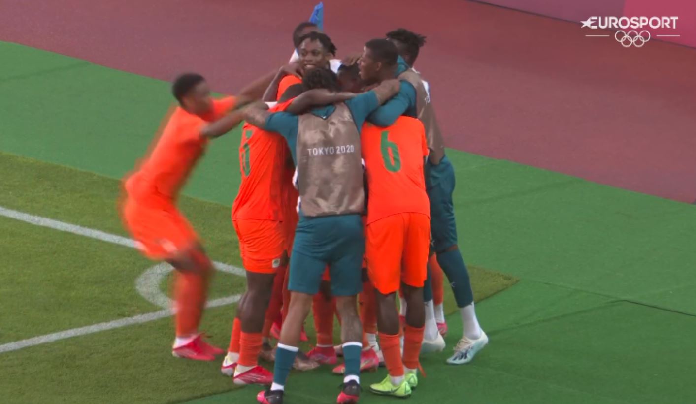 Niemieccy piłkarze odpadli z Igrzysk Olimpijskich. Pogrążył ich gol samobójczy [WIDEO]
