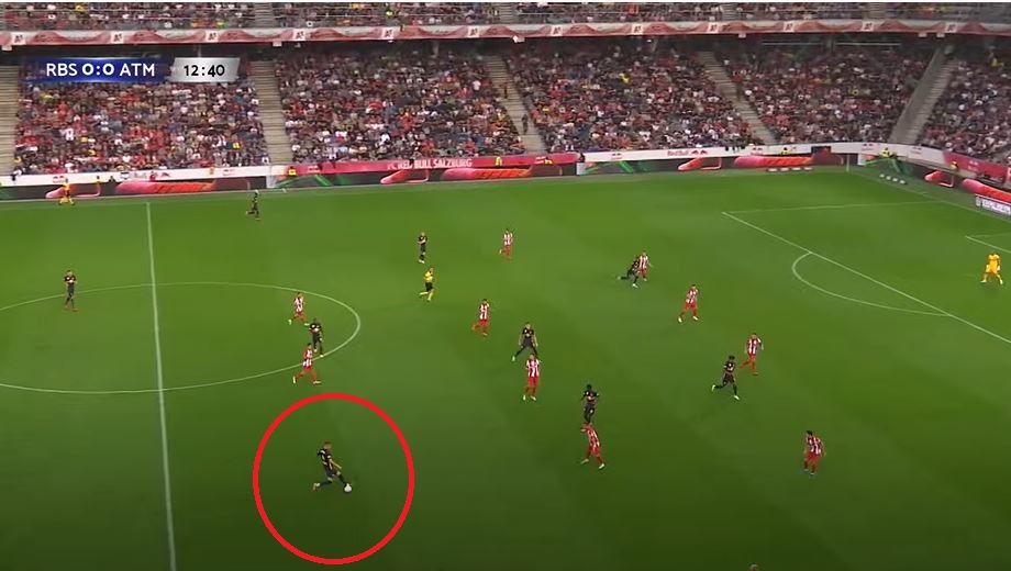 Świetne zagranie Kamila Piątkowskiego w meczu z Atletico Madryt! Błysk reprezentanta Polski [WIDEO]