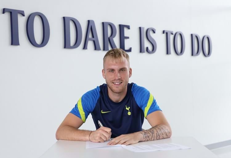 Polak podpisał profesjonalny kontrakt z klubem Premier League. Wielka szansa dla utalentowanego nastolatka