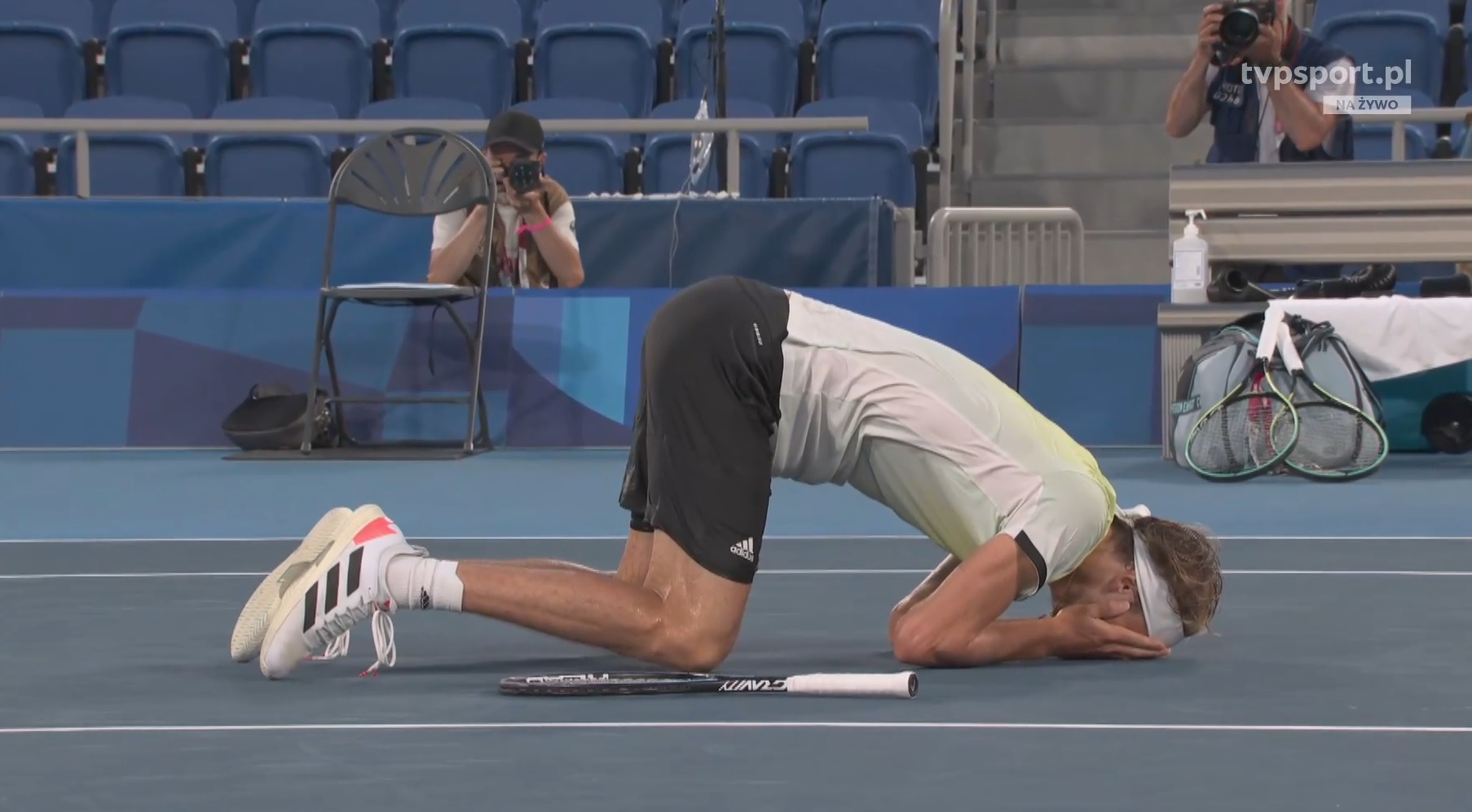 Alexander Zverev sięgnął po olimpijskie złoto. Dominacja Niemca w finale singla [WIDEO]