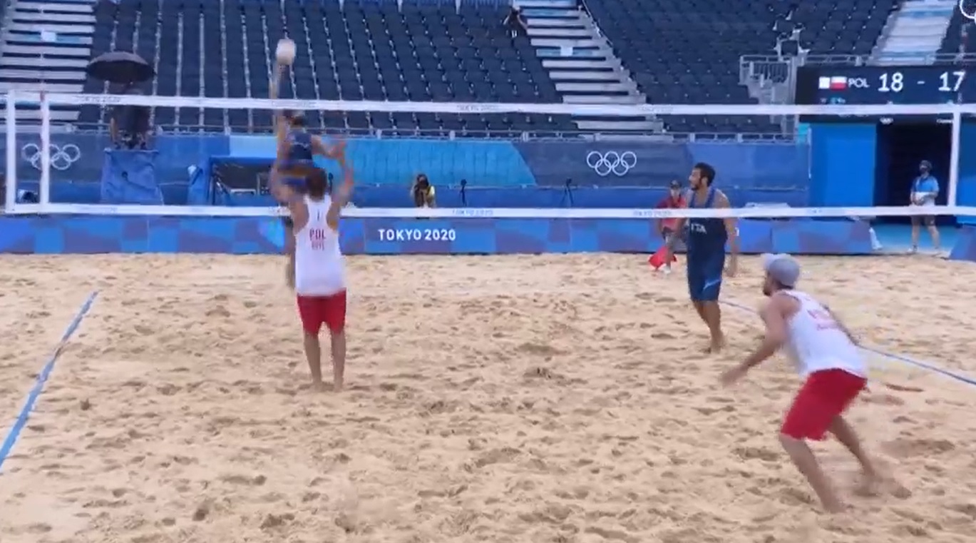 Polscy siatkarze plażowi nie zdobędą medalu. Porażka w 1/8 turnieju olimpijskiego [WIDEO]