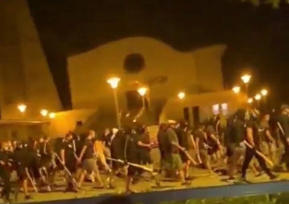 Kibole Dinama i Legii pobili się na ulicach Zagrzebia. W ruch poszły pałki, kamienie i race [WIDEO]