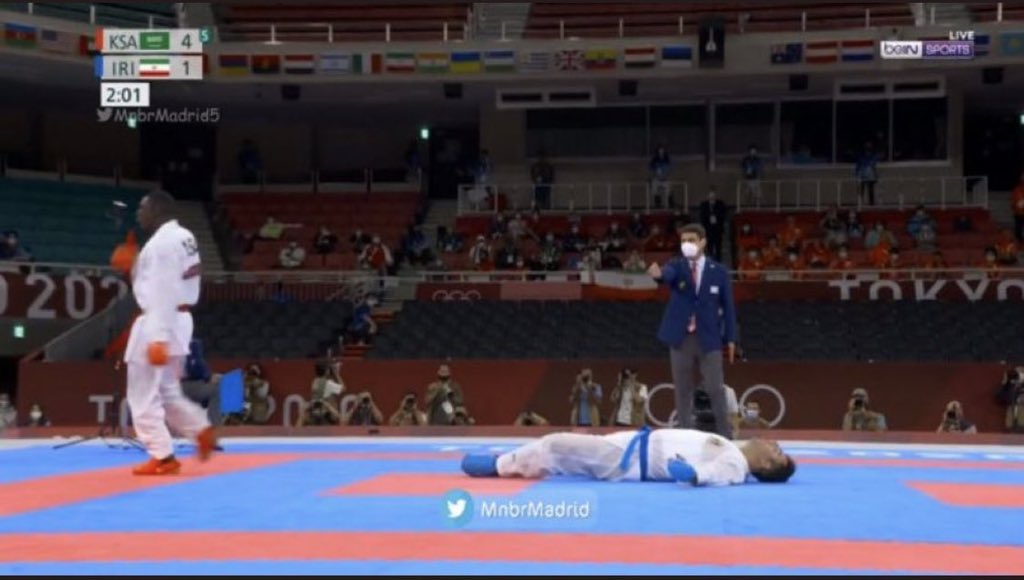 Karateka został znokautowany i... dostał złoty medal. Zaskakująca sytuacja w finale IO [WIDEO]
