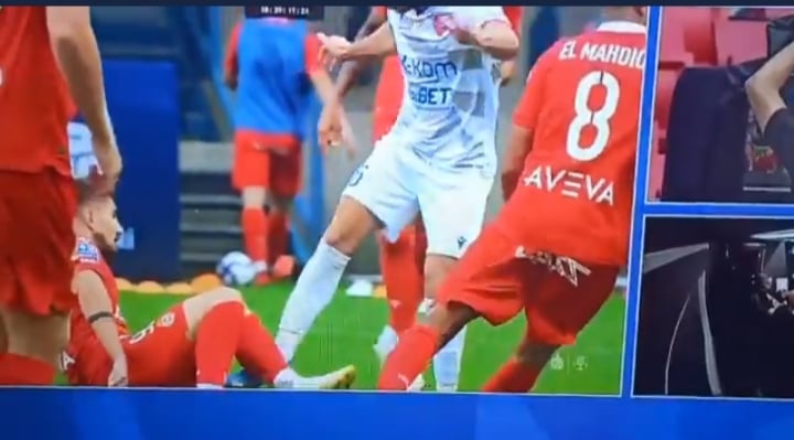 Czerwona kartka i spora kontrowersja w Ekstraklasie! "Co za debilne zachowanie" [WIDEO]
