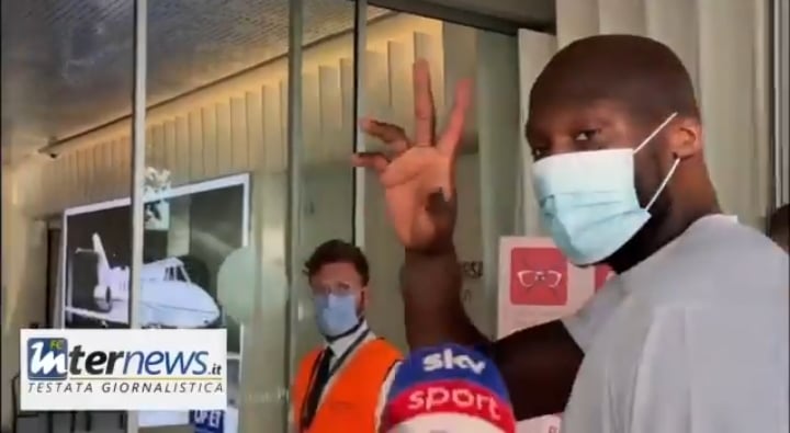 Romelu Lukaku podróżuje do nowego klubu. Belg przyłapany na lotnisku [WIDEO]