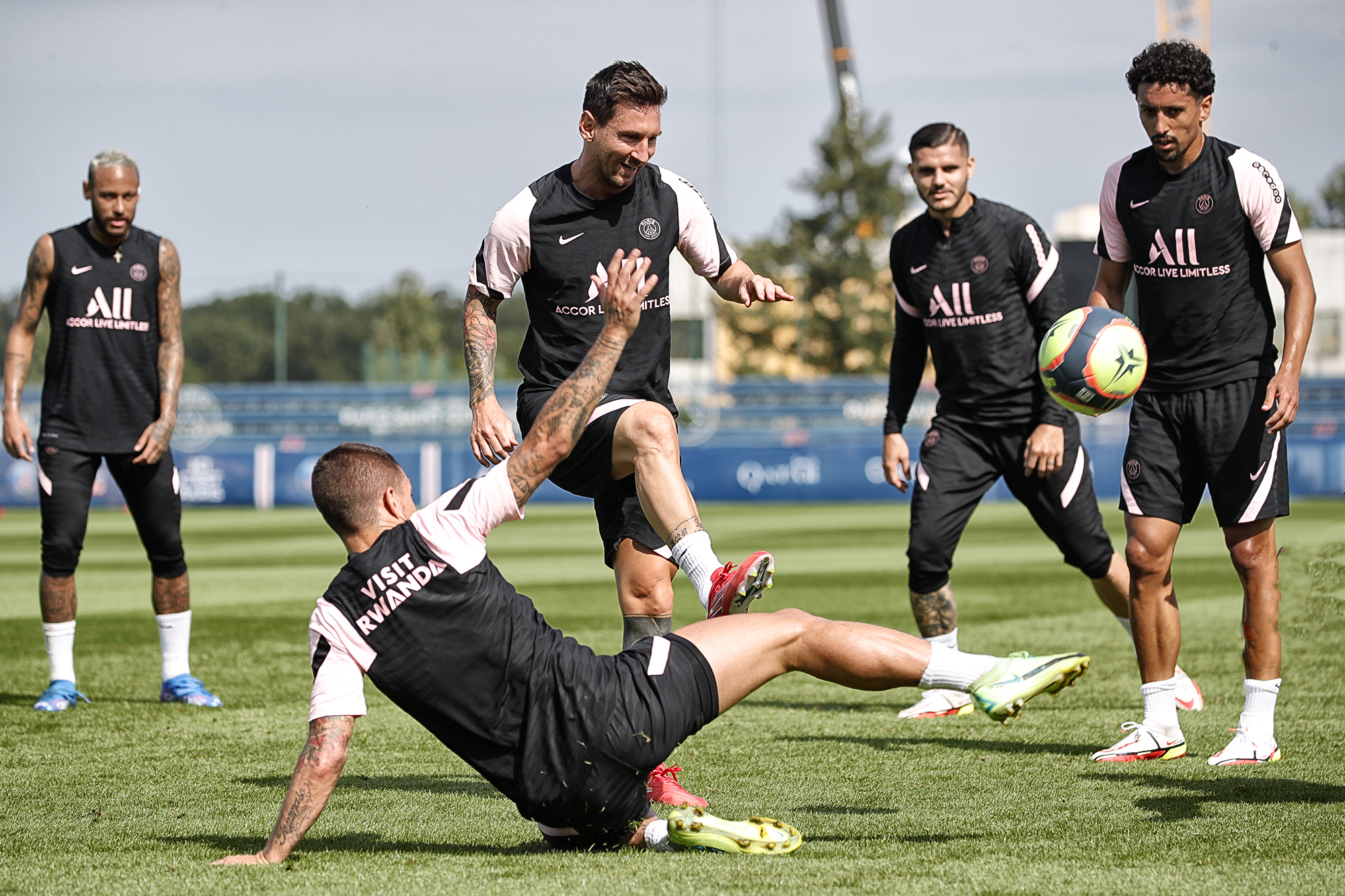 Leo Messi już po pierwszym treningu w PSG. Argentyńczyk spotkał się z nowymi kolegami z zespołu [WIDEO]