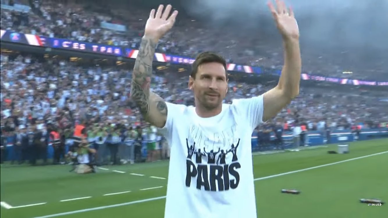 PSG zaprezentowało nowych piłkarzy. Leo Messi wywołał szaleństwo na Parc des Princes [WIDEO]