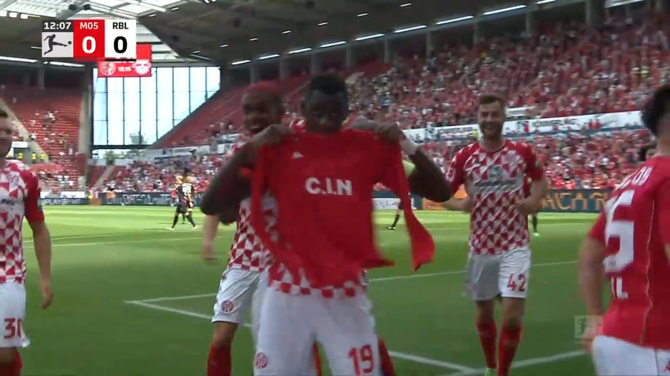 Falstart RB Lipsk w Bundeslidze. O jego porażce przesądził absurdalny gol [WIDEO]