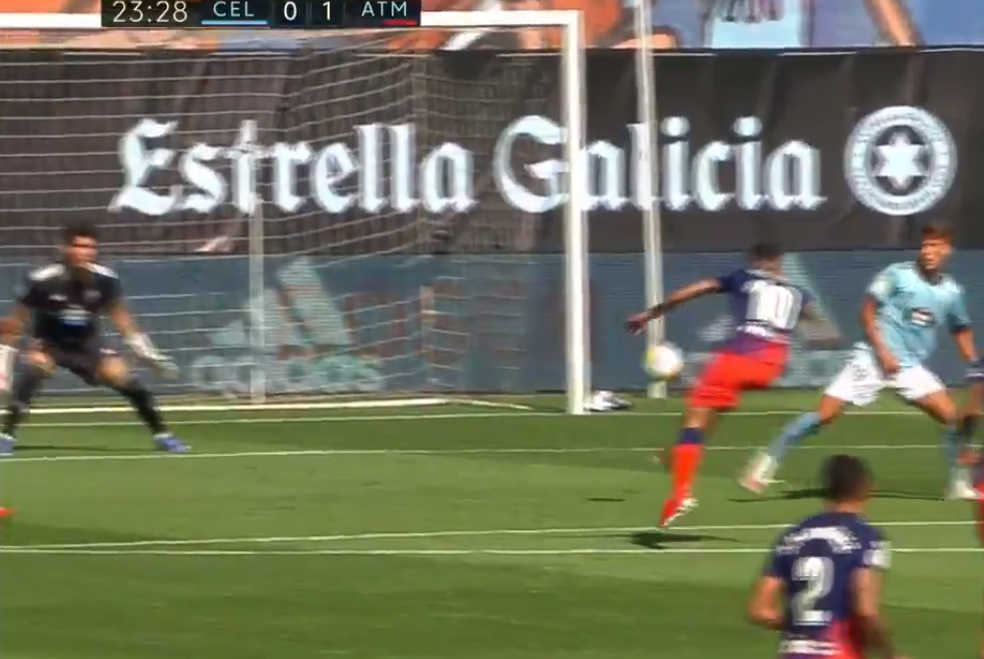 Cudowny gol Angela Correi dla Atletico Madryt. Bramkarz mógł tylko popatrzeć [WIDEO]