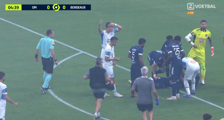 Piłkarz Bordeaux zasłabł w trakcie meczu. Chwile grozy w Ligue 1 [ZDJĘCIA]