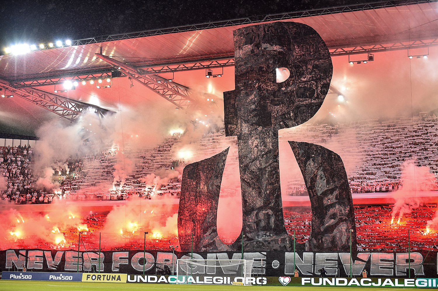 UEFA zamknęła "Żyletę"! To kara za ostatnią oprawę kibiców Legii Warszawa