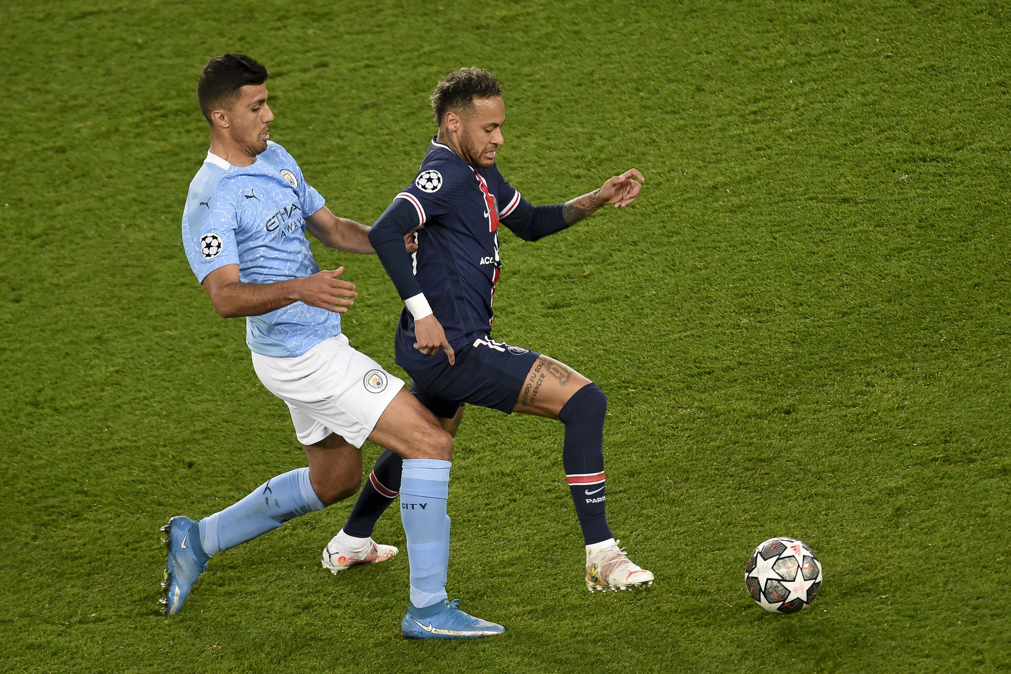 Szejkliga zamiast Superligi. PSG i City się wzmacniają, a UEFA toruje drogę do ich dominacji