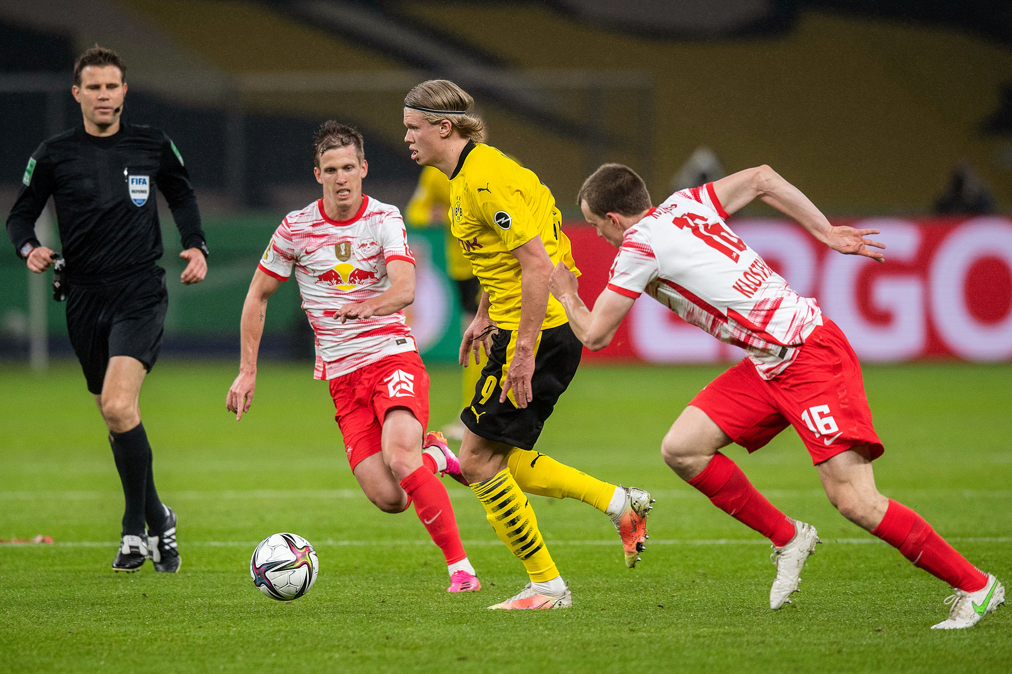 Borussia Dortmund inwestuje pieniądze ze sprzedaży Erlinga Haalanda. Chce kupić dwóch nowych napastników