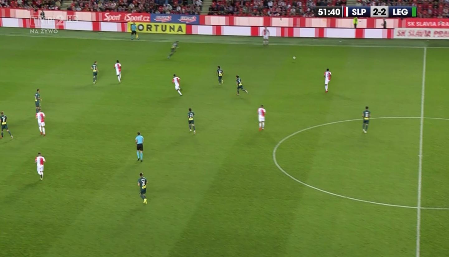 Legia Warszawa postawiła się Slavii Praga. Cztery gole i remis w stolicy Czech [WIDEO]
