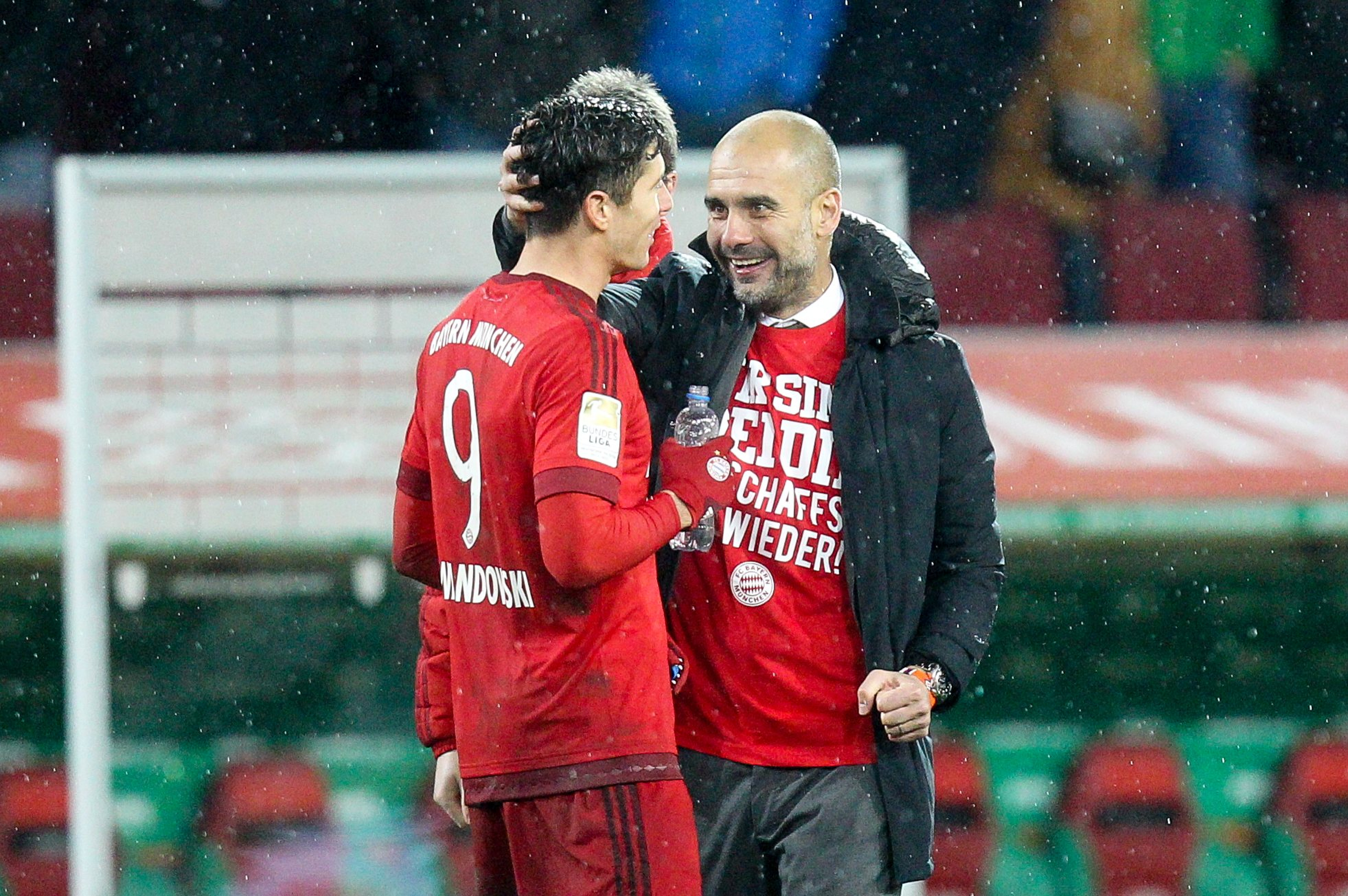 Pep Guardiola zapytany o transfer Roberta Lewandowskiego do FC Barcelony. "Dostosuje się do każdego miejsca"