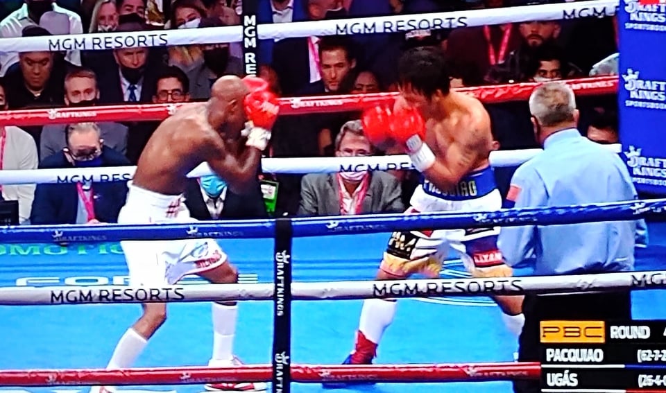 Porażka Manny'ego Pacquiao! Nieudany powrót legendarnego boksera do ringu [WIDEO]