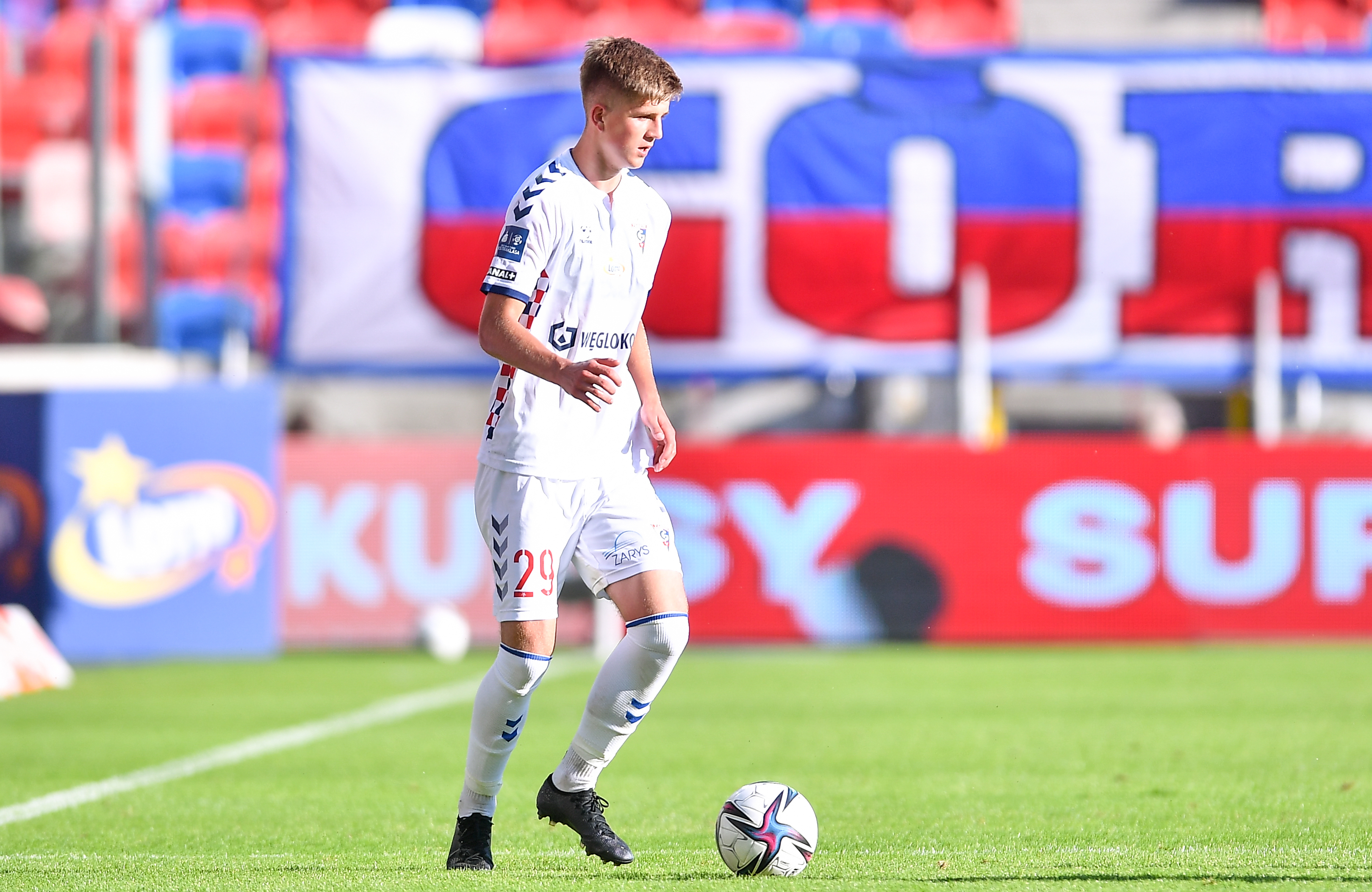 Młody pomocnik cieszy się z szansy w Górniku Zabrze. "Mocno podglądam Lukasa Podolskiego"