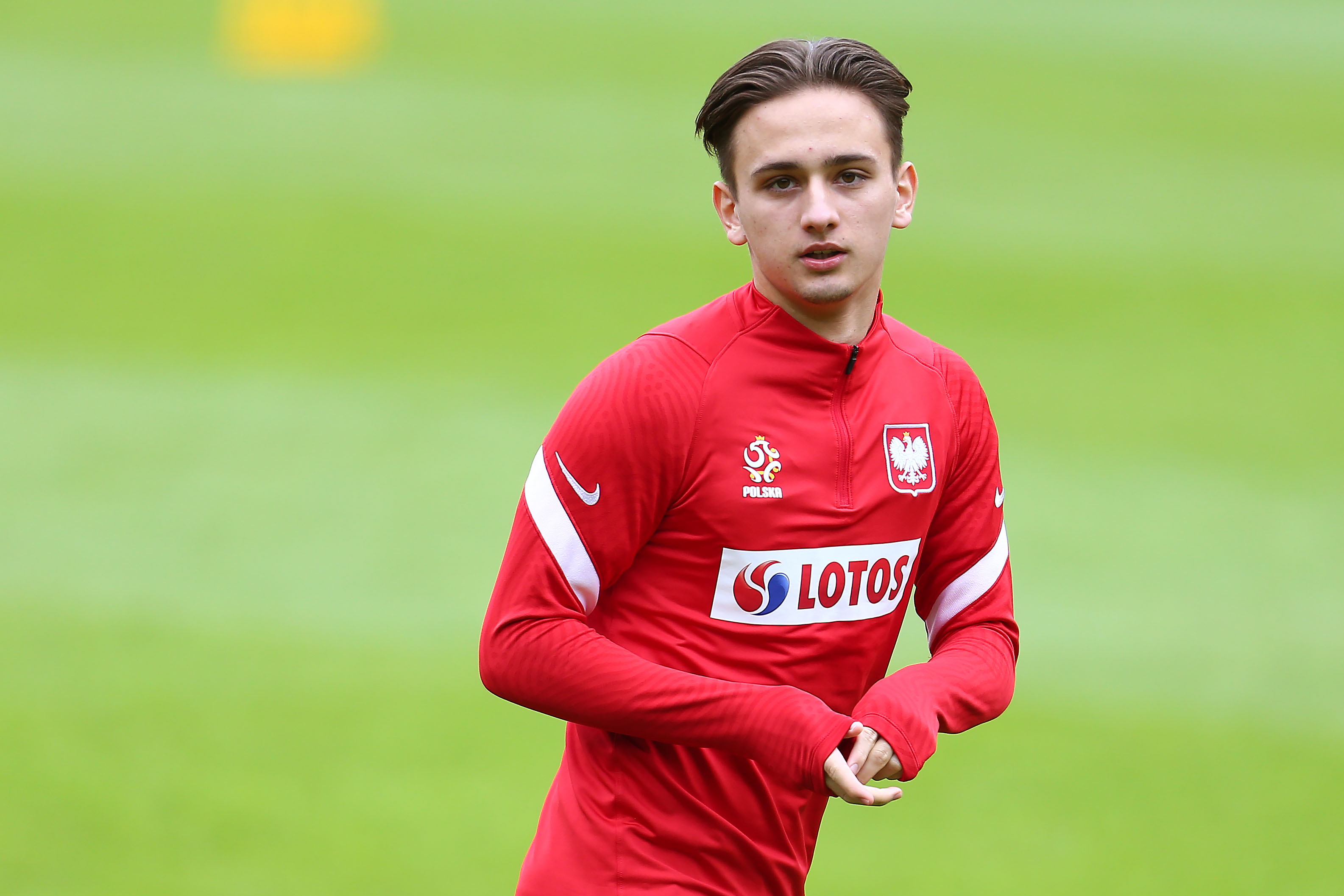 Media: Michał Karbownik o krok od nowego klubu! Ciekawy zagraniczny kierunek dla polskiego piłkarza