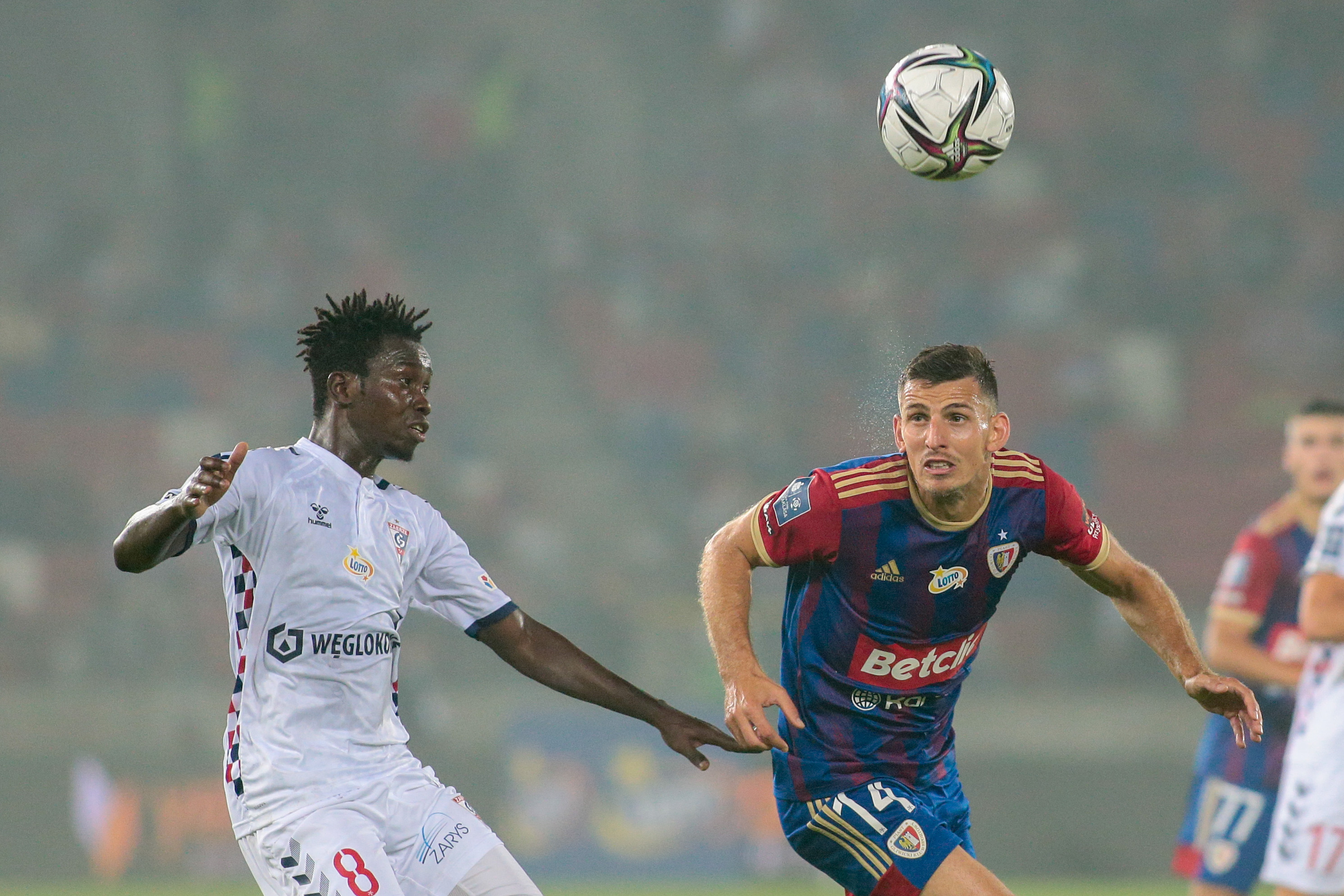 Górnik Zabrze nie odpuszcza. Kolejny ważny piłkarz odszedł z zespołu. Pomocnik zagra w Danii