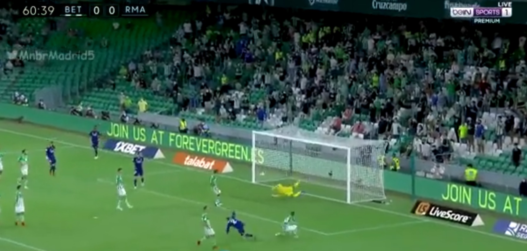 Real Madryt nowym liderem La Liga. "Królewscy" uporali się z Betisem, Carvajal bohaterem [WIDEO]