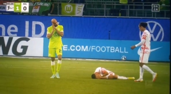Kompromitujące zachowanie Andre Silvy. Rywal położył go do spania [WIDEO]
