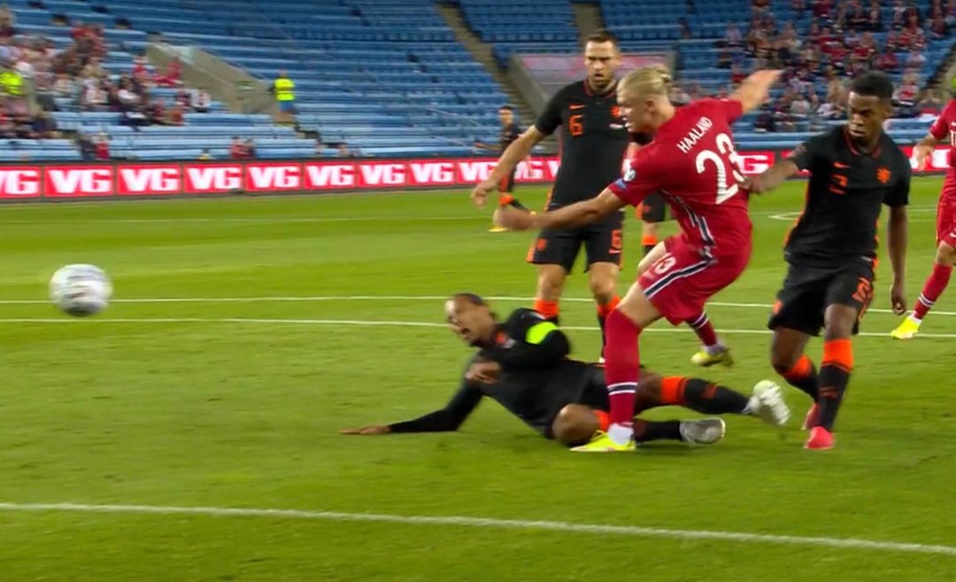 Virgil van Dijk nie zatrzymał Erlinga Haalanda. Gol norweskiego napastnika [WIDEO]