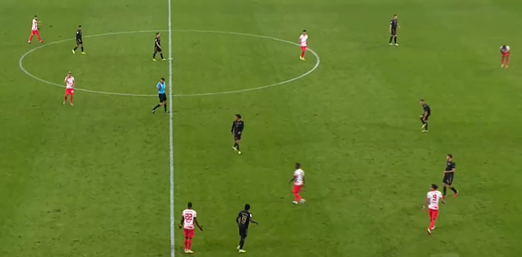 Pięć goli w hicie Bundesligi! Lewandowski nie zawiódł, Bayern pokonał RB Lipsk [WIDEO]
