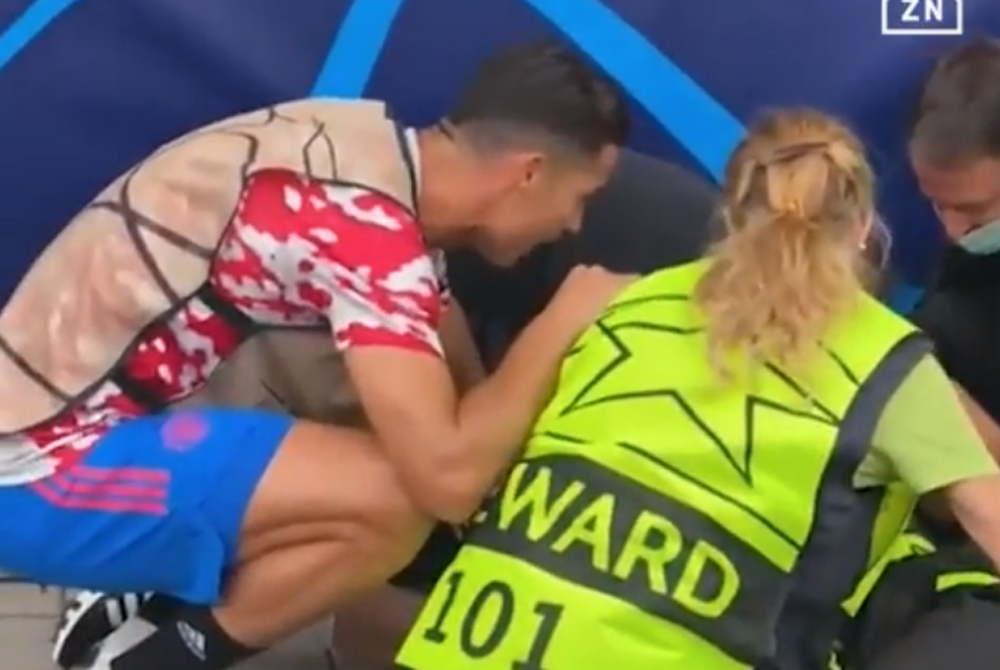 Cristiano Ronaldo znokautował porządkową. Świetna reakcja Portugalczyka [WIDEO]