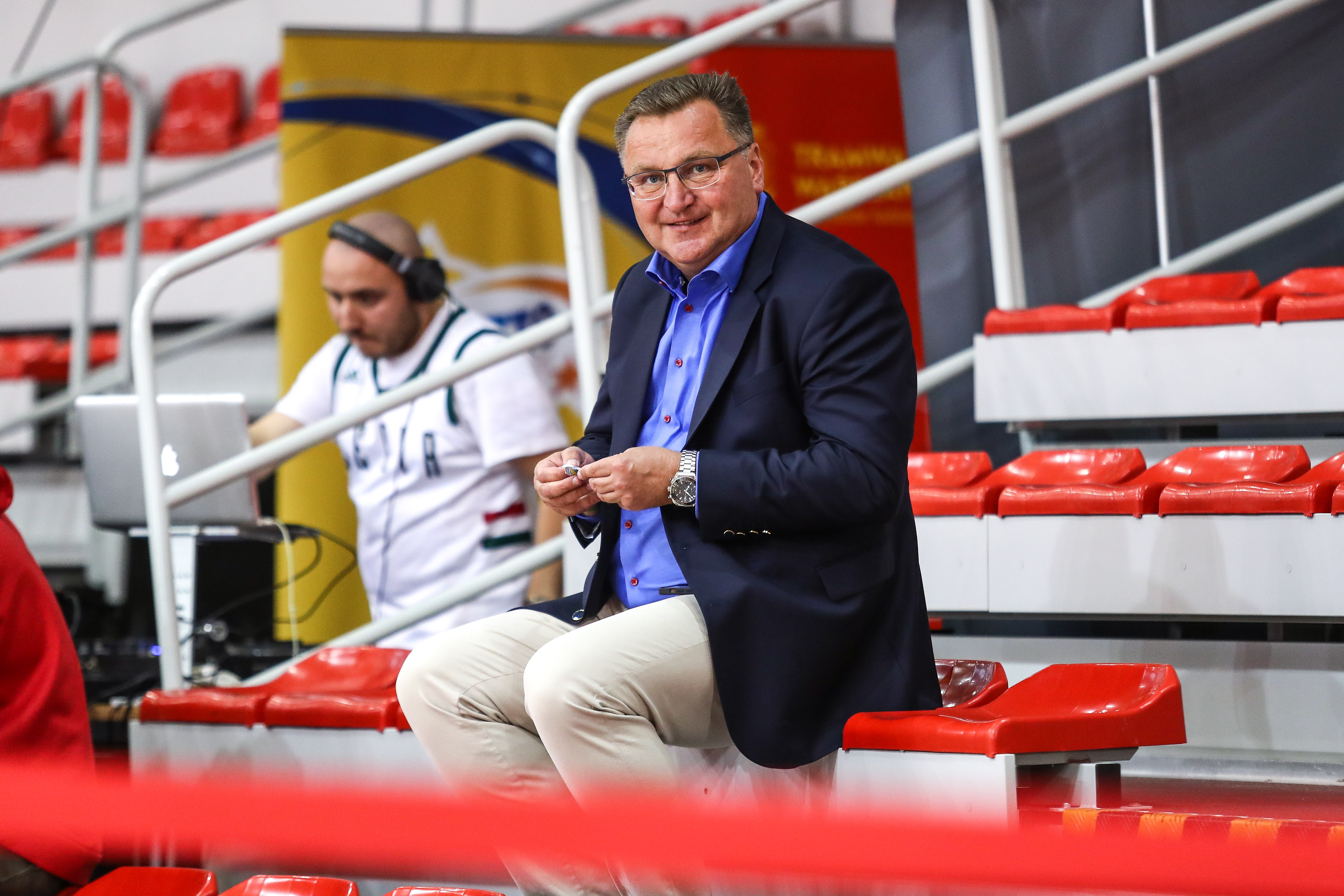 Michniewicz tłumaczy swoje relacje z "Fryzjerem". "Rozmawialiśmy o kupnie auta, pomocy dla żony, meczach"