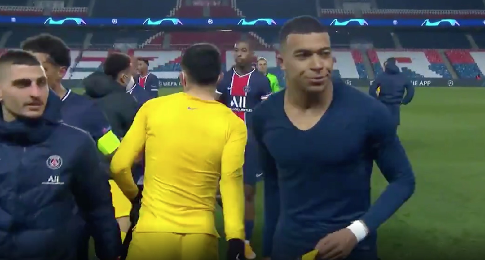 Karol Fila chciał się wymienić koszulkami z Kylianem Mbappe. Nie wszystko poszło po myśli polskiego zawodnika