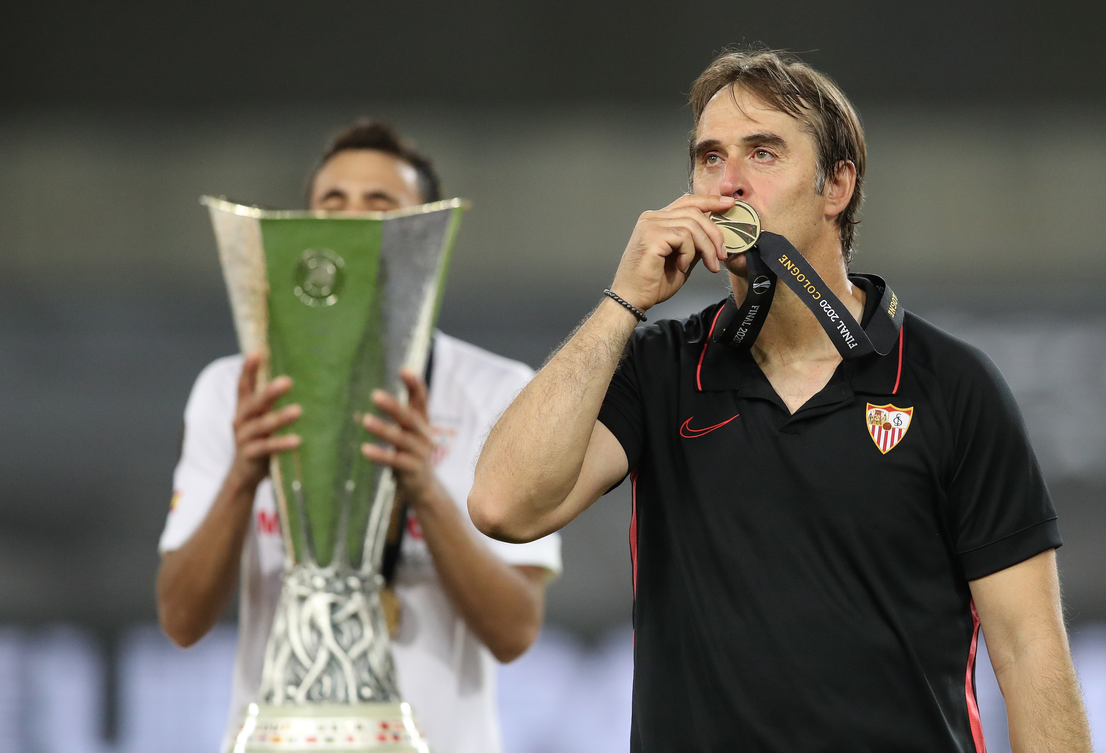 Julen Lopetegui niczym kot. Hiszpan zwolniony z Sevilli, a klub z Premier League już zasiadł z nim do rozmów