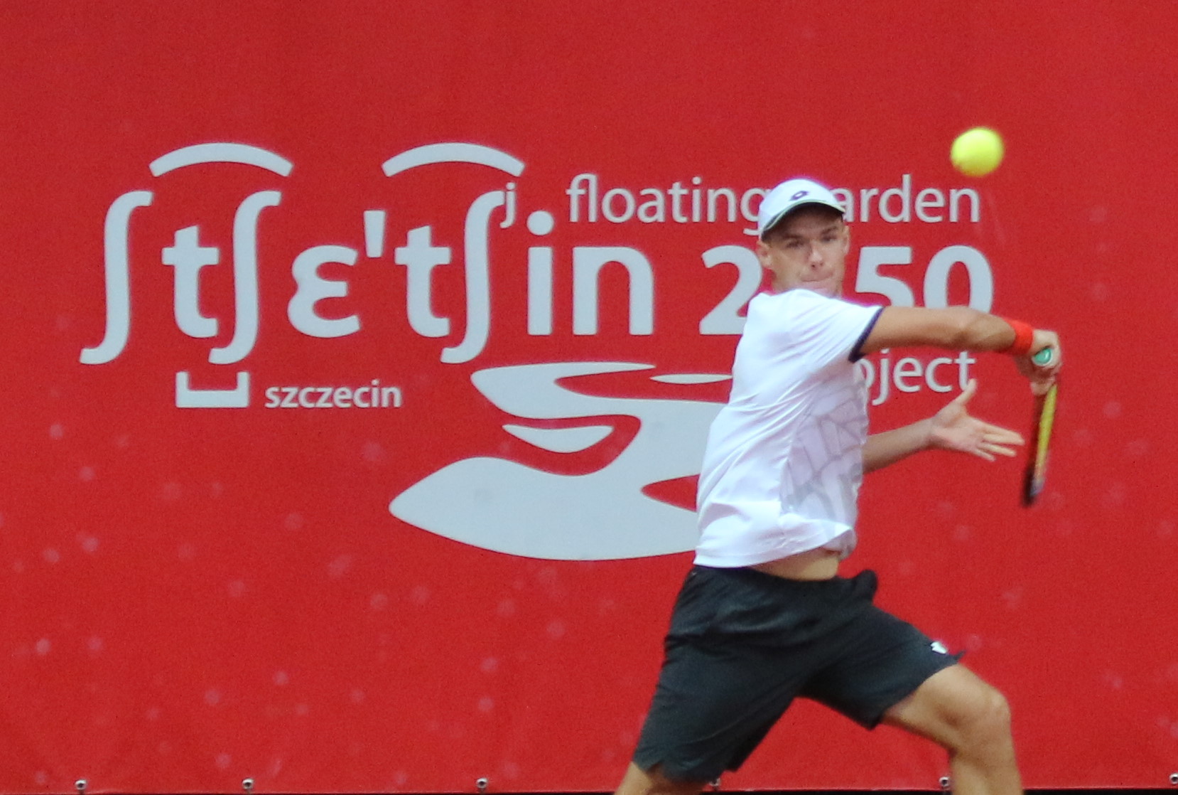 Życiowy sukces Kamila Majchrzaka. Polski tenisista w półfinale turnieju ATP