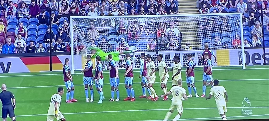 Przepiękny gol Martina Odegaarda! Piłkarz Arsenalu popisał się perfekcyjnym uderzeniem z rzutu wolnego [WIDEO]