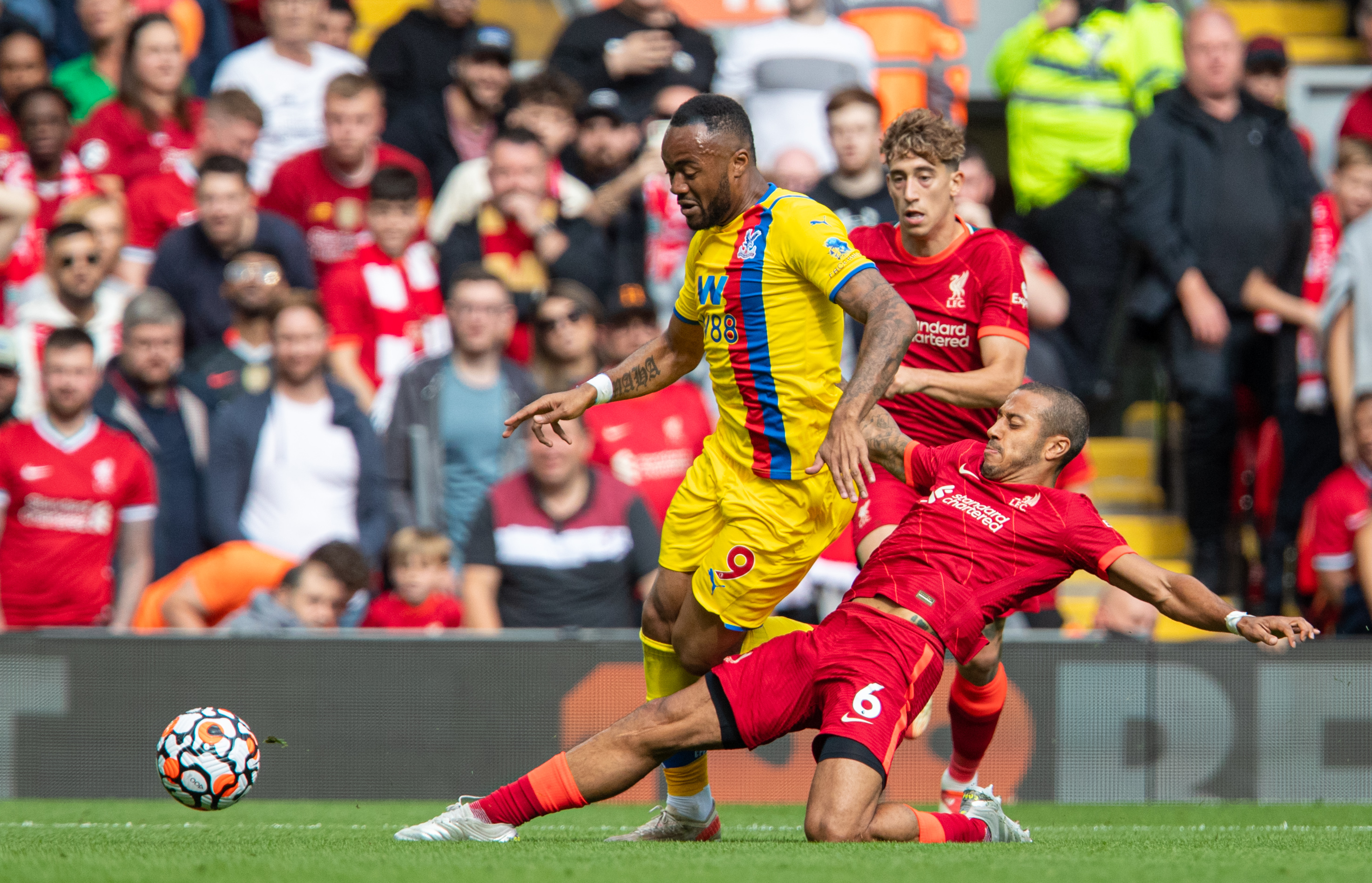 Gwiazdor naciska na odejście z Liverpoolu. Podjął decyzję, obrał sensacyjny kierunek transferu