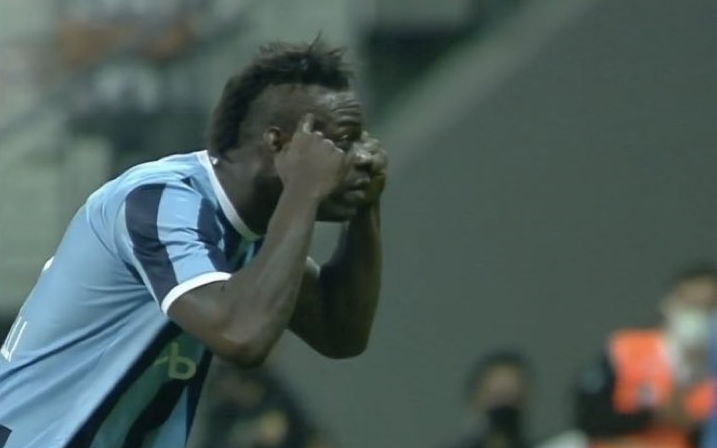 Tak Mario Balotelli cieszył się ze zdobytej bramki. Wymowny przekaz dla trenera przeciwników [WIDEO]