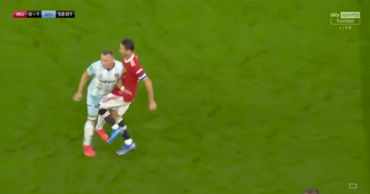 Nemanja Matić stracił panowanie nad sobą. Kopnął rywala w krocze [WIDEO]
