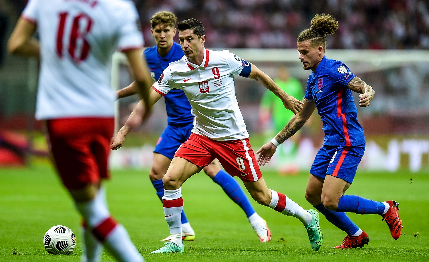 Robert Lewandowski wykłada sztukę gry w ataku. "Czasami czuję się bezpieczniej, gdy wejdę w kontakt z obrońcą"