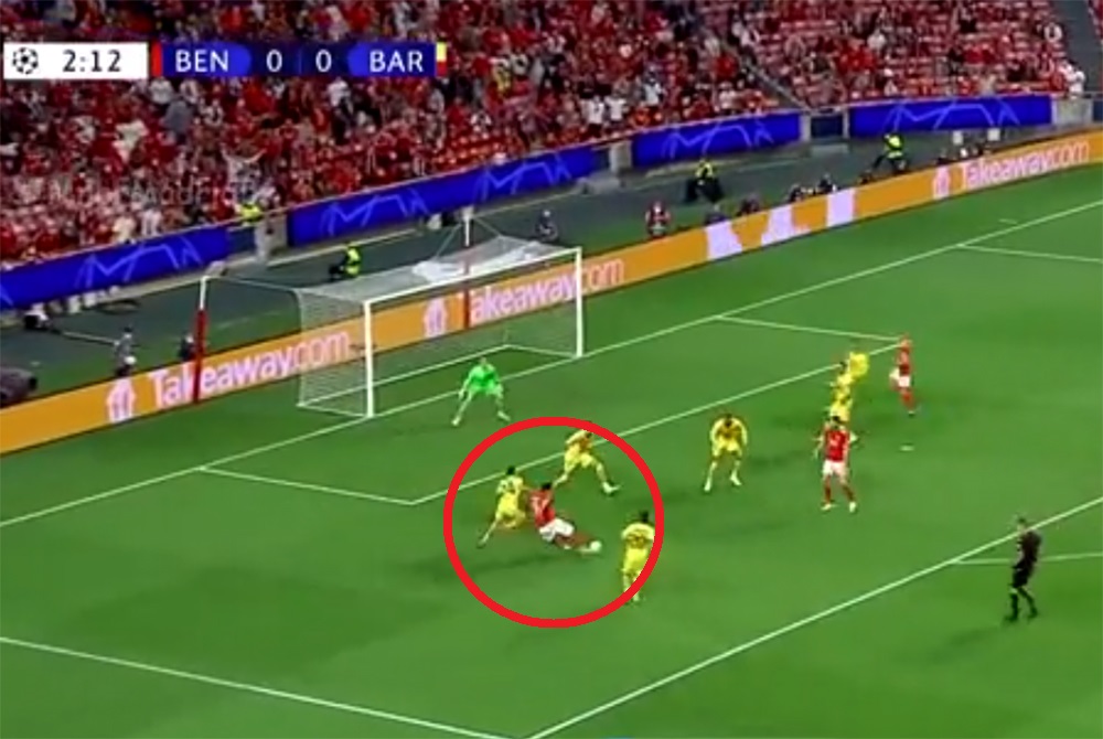 Mecz ledwo się zaczął, a FC Barcelona już straciła gola! "Dobrze, że Messi takich kumpli nie doczekał" [WIDEO]