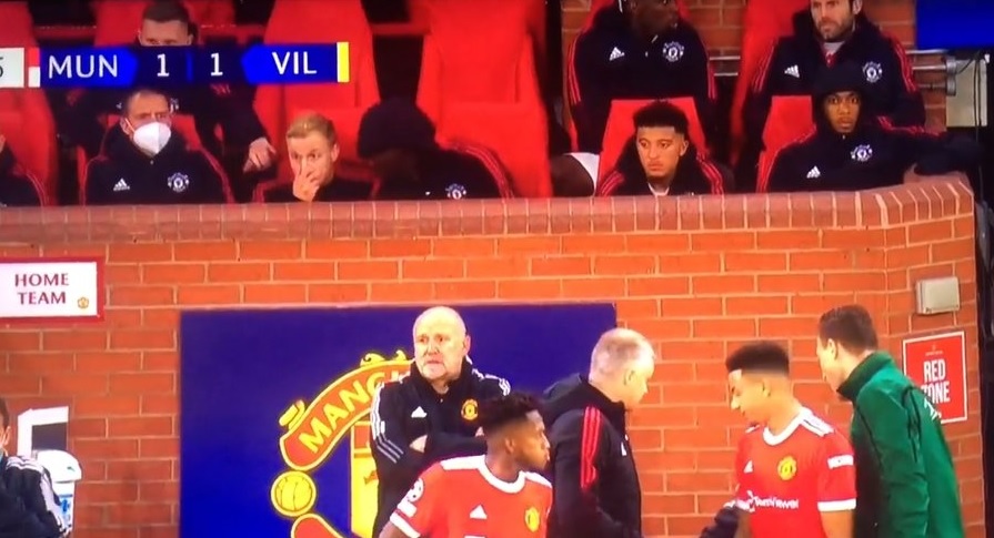 Piłkarz Manchesteru United był wściekły. Wymowne zachowanie na ławce rezerwowych [WIDEO]