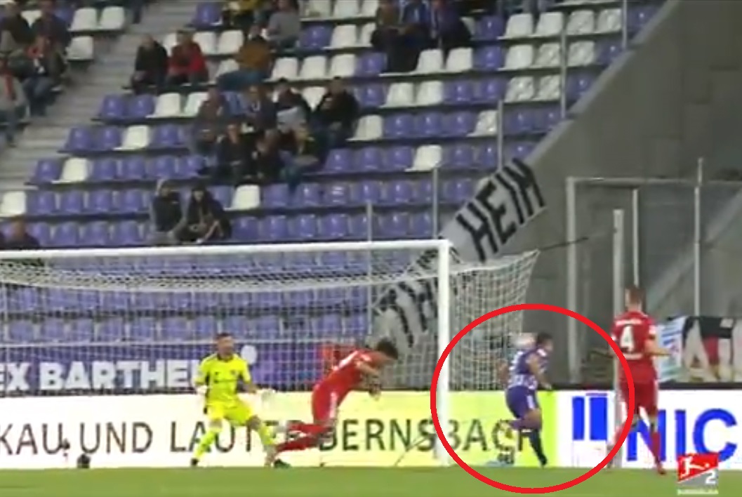 Dwa absurdalne gole w meczu 2. Bundesligi. Aż trudno uwierzyć w to, co się stało [WIDEO]
