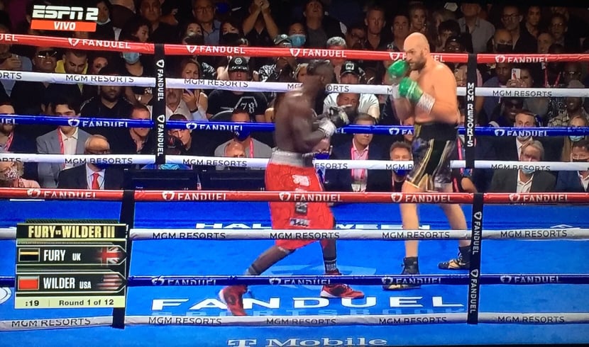 Tyson Fury zdemolował Deontaya Wildera! Spektakularna walka, bokserski popis [WIDEO]