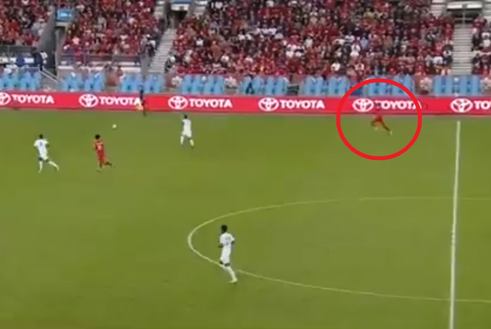 Alphonso Davies ruszył do piłki jak sprinter! Kapitalny rajd i gol piłkarza Bayernu Monachium [WIDEO]