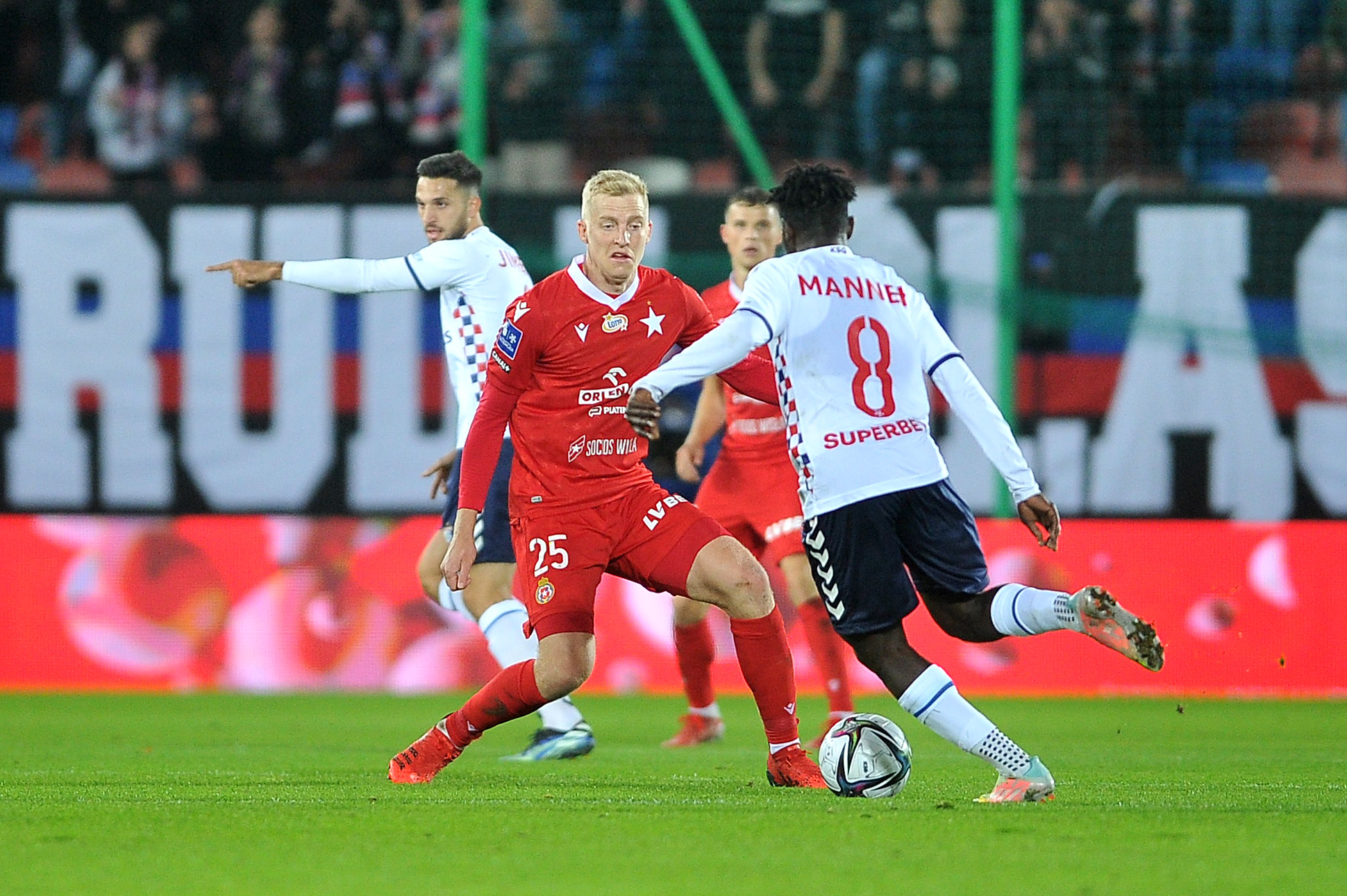 Górnik Zabrze przegrał z Wisłą Kraków. "Biała Gwiazda" pokazała charakter [WIDEO]