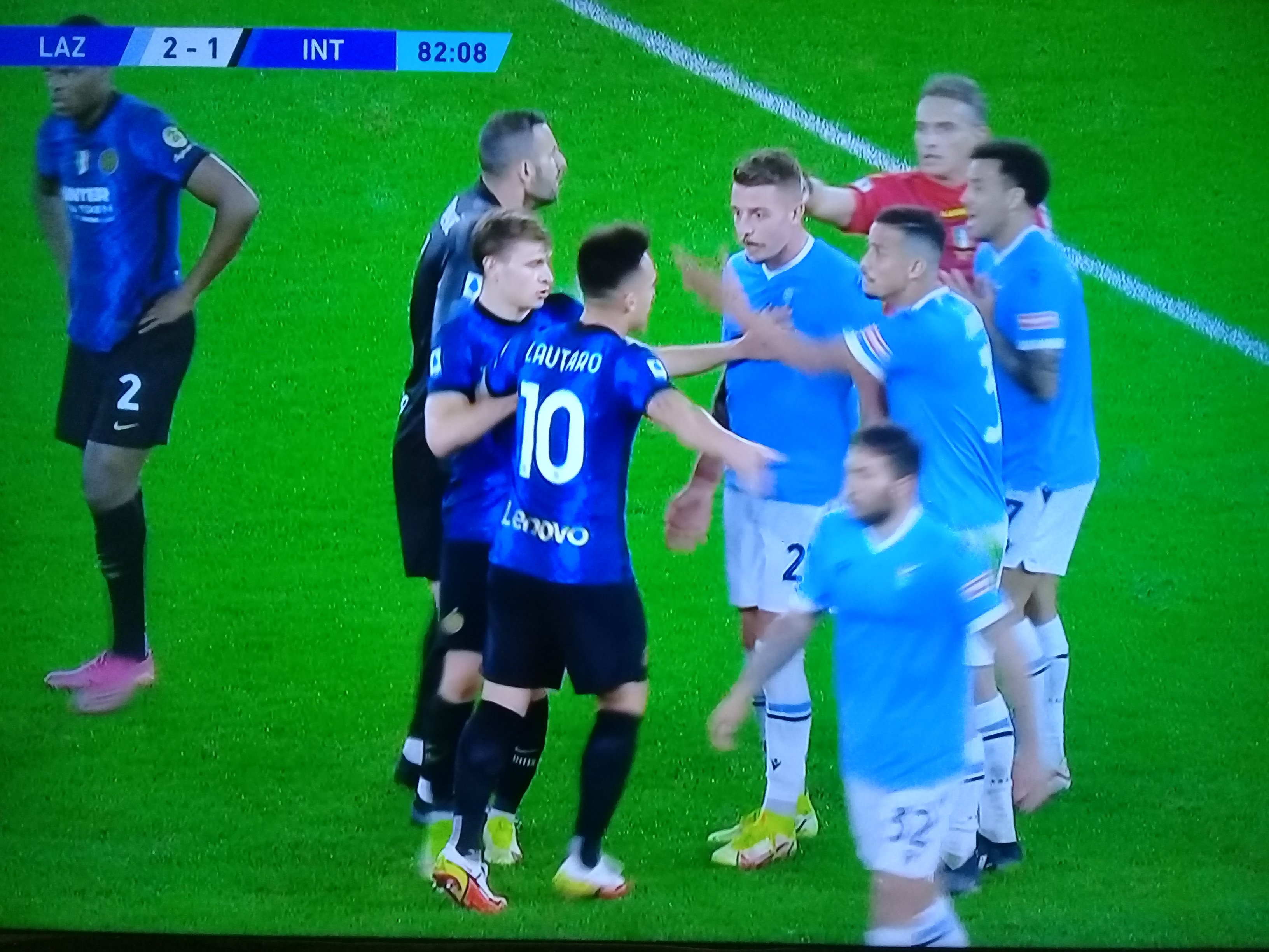 Wielka awantura w meczu Lazio z Interem! Mistrzowie Włoch polegli w Rzymie [WIDEO]