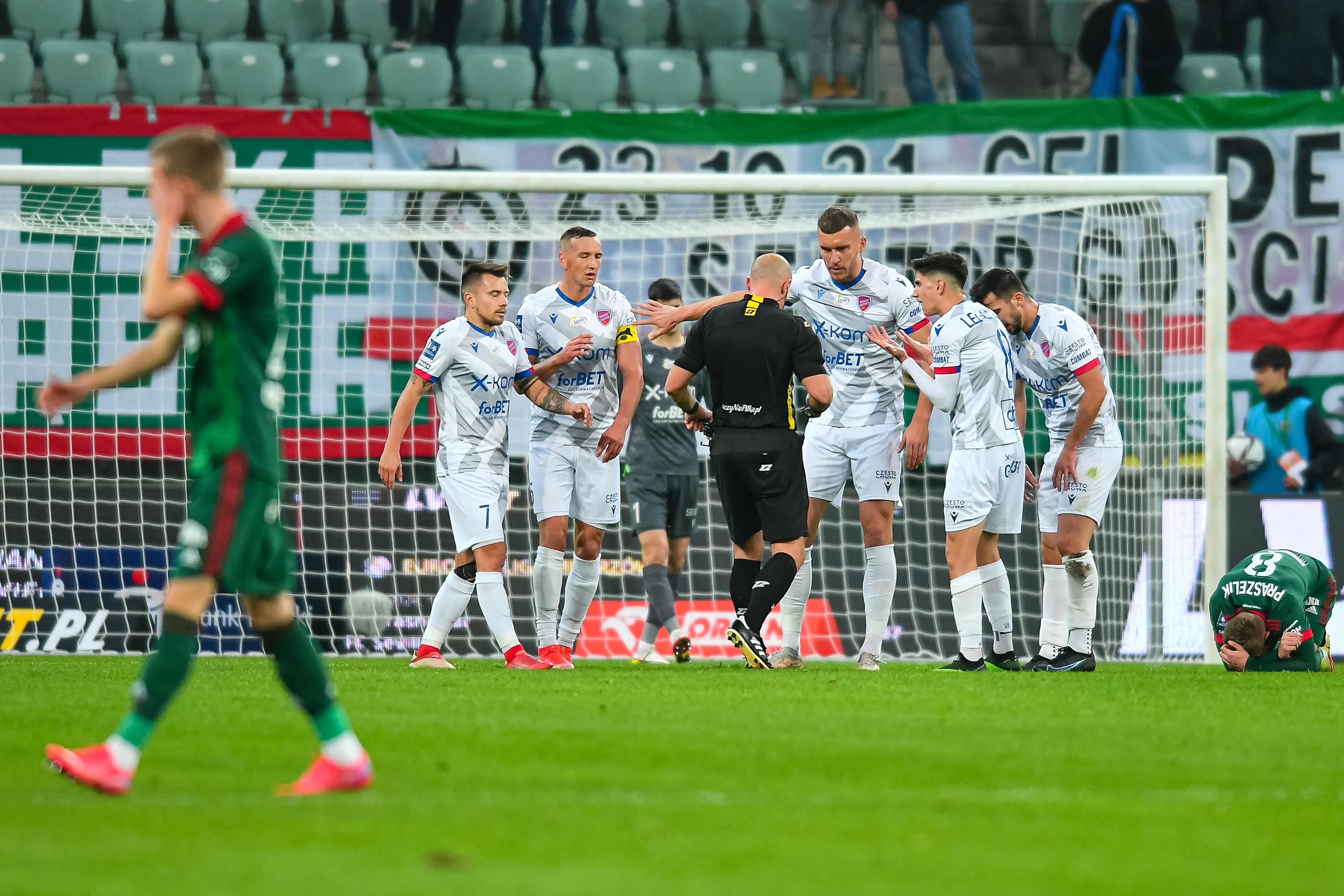 Raków Częstochowa zdobył Wrocław. Gutkovskis i Lopez ograli Śląsk 