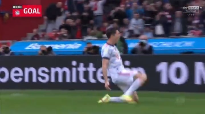 Dublet Roberta Lewandowskiego! Gol piętą i przełamanie w hicie Bundesligi [WIDEO]