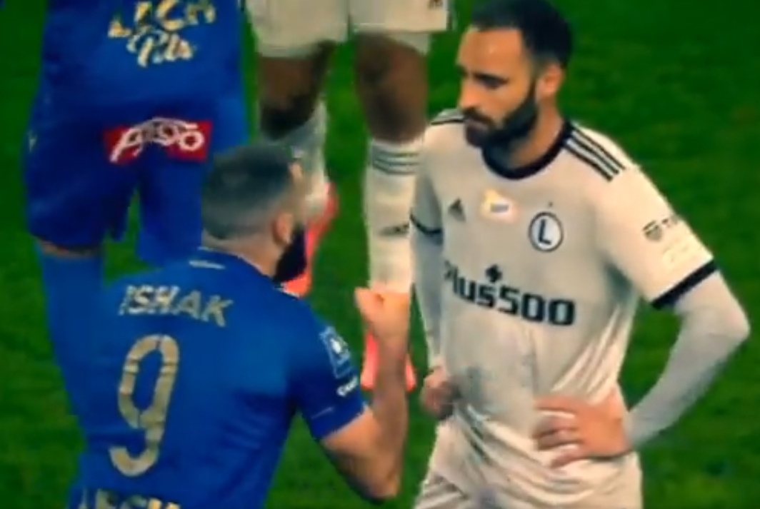 Piłkarz Legii prowokował Mikaela Ishaka. Słodka zemsta kapitana Lecha Poznań [WIDEO]