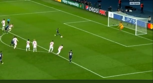 Niesamowite pudło Kyliana Mbappe z rzutu karnego! Francuz posłał piłkę w kosmos [WIDEO]